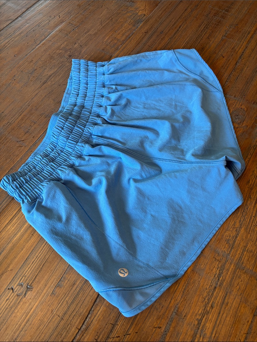 Lululemon size 4 high rise Cornflower Blue 2.5” inseam Hotty Hot shorts - Picture 8 of 16